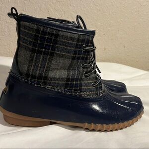 Plaid and Navy ESPRIT Duck Boots